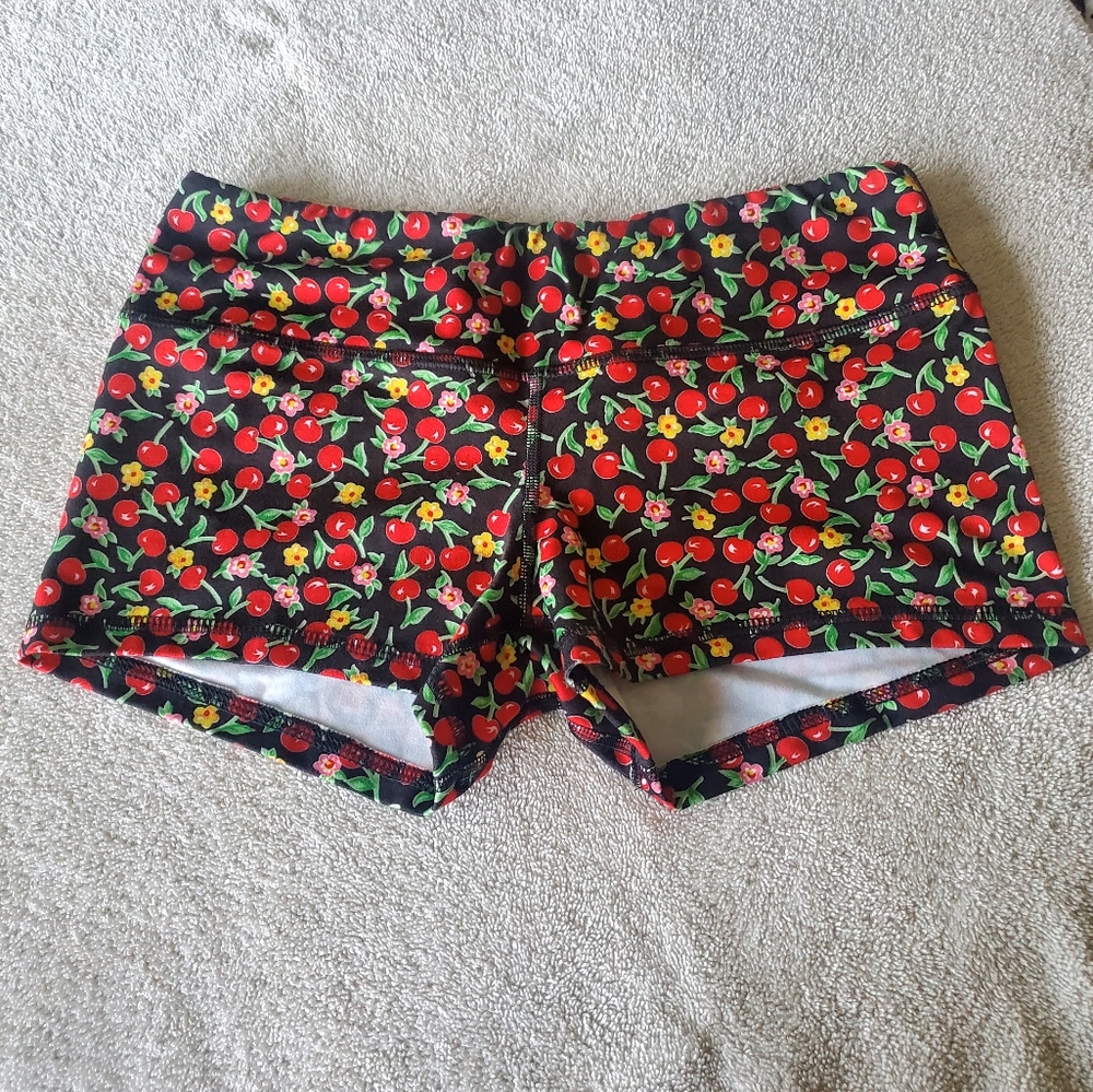 FLEO cherry shorts size medium - Picture 2 of 3